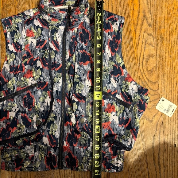 NWT FP Movement Off The Grid Printed Vest in Supernova Floral - Picture 15 of 15